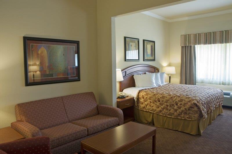 Best Western Inn & Suites Cleveland Exterior photo