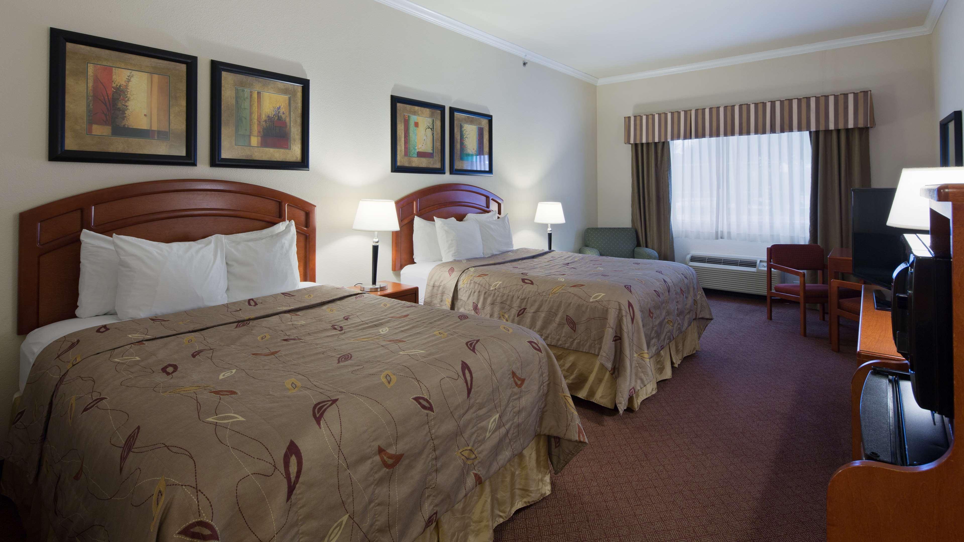 Best Western Inn & Suites Cleveland Exterior photo